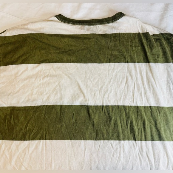 Urban Outfitters men’s Olive and Cream Tee Sz Large - Picture 5 of 6